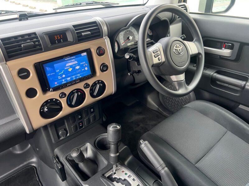 FJクルーザー4.0 4WD★R4税金完納★ルーフキャリア★オフロードタイヤ★極上車★本格SUV★激レア車★業界最安画像9