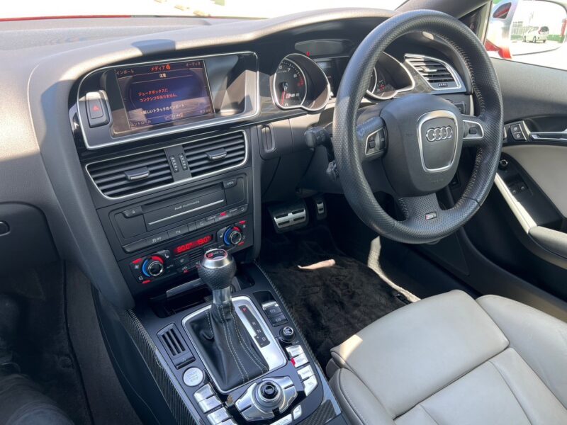 アウディ RS5 4.2 4WD★R4税金完納★ホワイトレザー★8気筒450馬力★ブラインドスポットモニター★極良極美★業界最安画像9