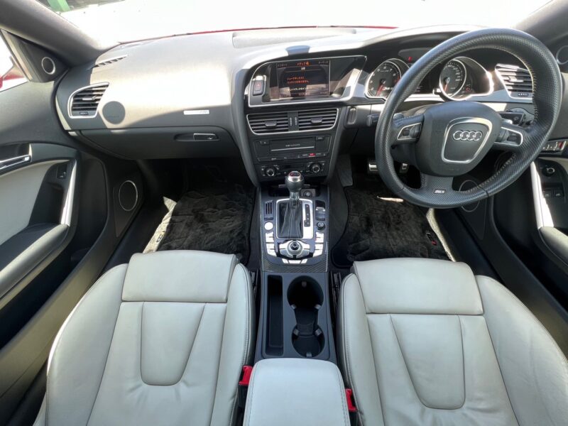 アウディ RS5 4.2 4WD★R4税金完納★ホワイトレザー★8気筒450馬力★ブラインドスポットモニター★極良極美★業界最安画像10