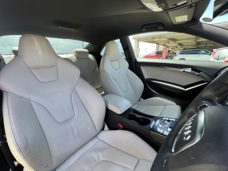 アウディ RS5 4.2 4WD★R4税金完納★ホワイトレザー★8気筒450馬力★ブラインドスポットモニター★極良極美★業界最安画像11
