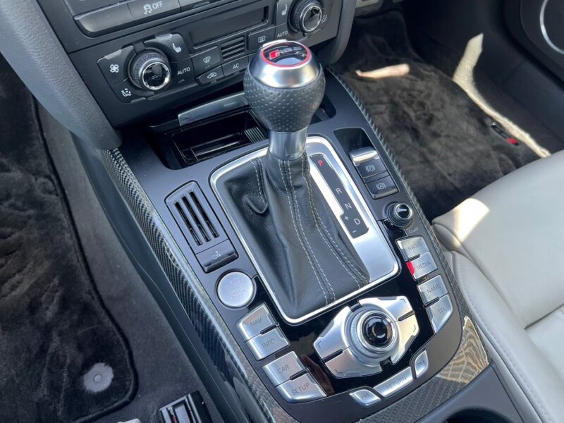 アウディ RS5 4.2 4WD★R4税金完納★ホワイトレザー★8気筒450馬力★ブラインドスポットモニター★極良極美★業界最安画像21