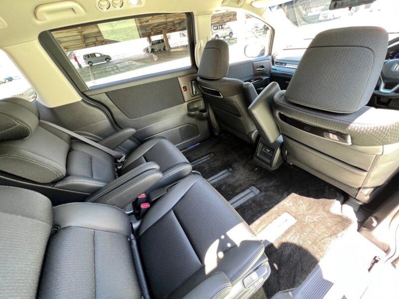 オデッセイ2.0 e:HEV アブソルートEX★R4税金完納★上級グレード★走行0.8万k★極上極美★360°カメラ★ドラレコ前後★走行中TV視聴★衝突軽減ブレーキ★ブラインドスポットモニター★後席モニター★業界最安画像13