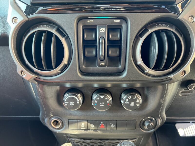 ラングラーアンリミテッド サハラ4WD★R5税金完納★極良極美★リフトアップ★アルパインナビ★社外ホイル★車検ロング★ドラレコ★業界最安★激安画像19