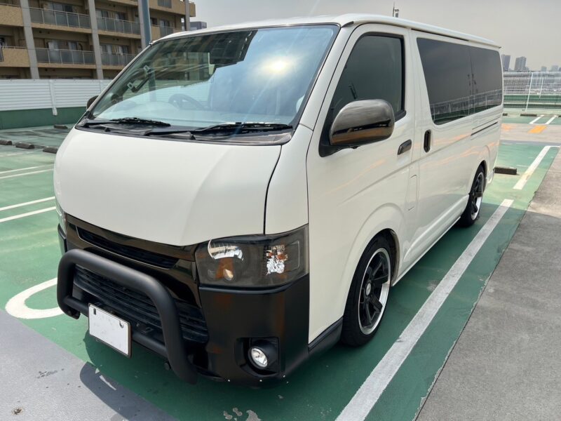 ハイエース2.0 スーパーGL ロング★R5税金完納★車検ロング★カスタム総額150万円以上★KB18アルミ★ジュエルヘッドランプ★ユーロボンネット★ルーフスポイラー★ローダウン★グリルガード★ベッドキッド★JBLスピーカー★ミラーモニター★その他カスタム多数★業界最安画像0