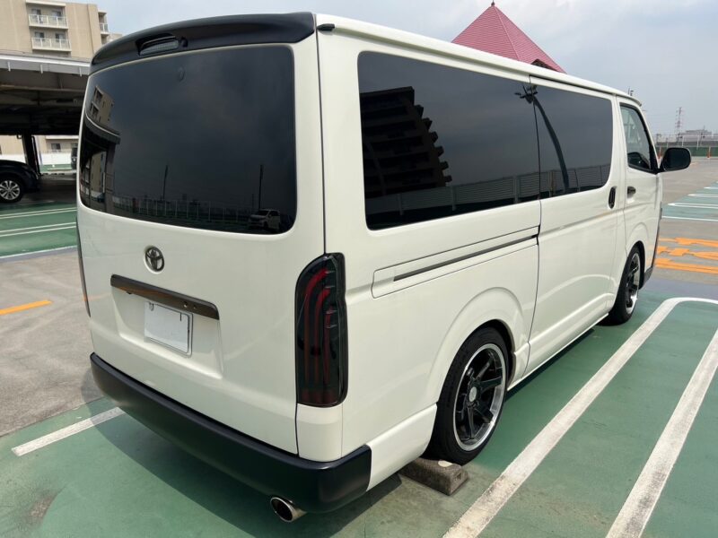 ハイエース2.0 スーパーGL ロング★R5税金完納★車検ロング★カスタム総額150万円以上★KB18アルミ★ジュエルヘッドランプ★ユーロボンネット★ルーフスポイラー★ローダウン★グリルガード★ベッドキッド★JBLスピーカー★ミラーモニター★その他カスタム多数★業界最安画像6
