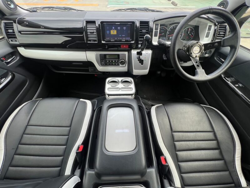 ハイエース2.0 スーパーGL ロング★R5税金完納★車検ロング★カスタム総額150万円以上★KB18アルミ★ジュエルヘッドランプ★ユーロボンネット★ルーフスポイラー★ローダウン★グリルガード★ベッドキッド★JBLスピーカー★ミラーモニター★その他カスタム多数★業界最安画像10