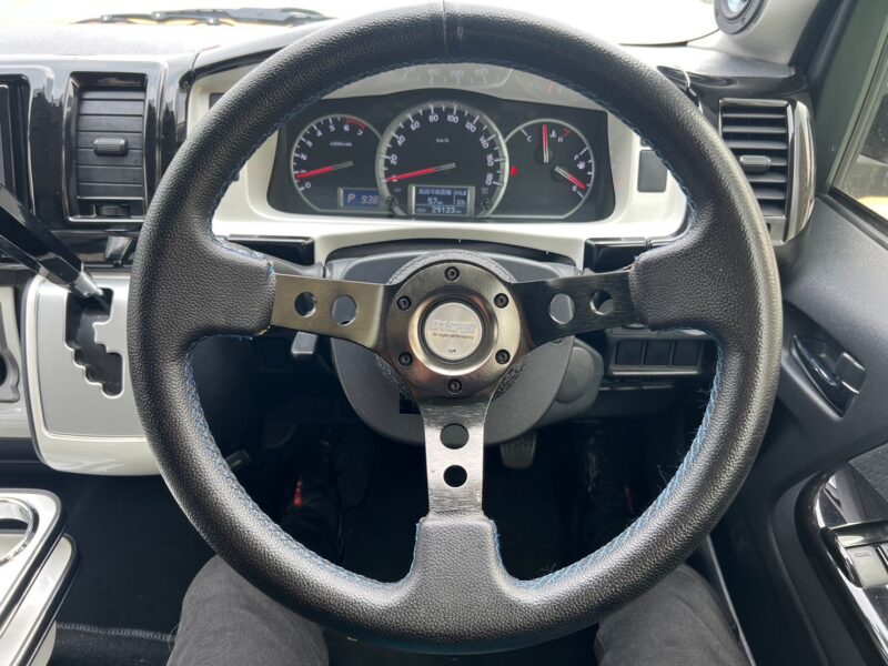 ハイエース2.0 スーパーGL ロング★R5税金完納★車検ロング★カスタム総額150万円以上★KB18アルミ★ジュエルヘッドランプ★ユーロボンネット★ルーフスポイラー★ローダウン★グリルガード★ベッドキッド★JBLスピーカー★ミラーモニター★その他カスタム多数★業界最安画像16