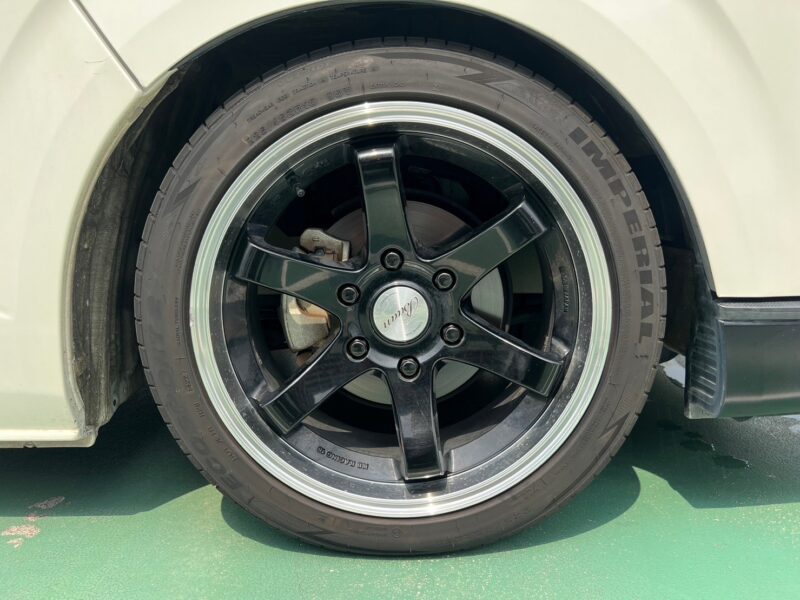 ハイエース2.0 スーパーGL ロング★R5税金完納★車検ロング★カスタム総額150万円以上★KB18アルミ★ジュエルヘッドランプ★ユーロボンネット★ルーフスポイラー★ローダウン★グリルガード★ベッドキッド★JBLスピーカー★ミラーモニター★その他カスタム多数★業界最安画像25