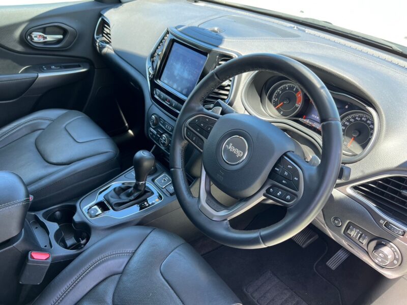 チェロキー リミテッド4WD★R5税金完納★極良極美★走行中TV視聴★車線変更センサー★衝突軽減ブレーキ★シートヒーター★業界最安★激安★車検ロング画像8