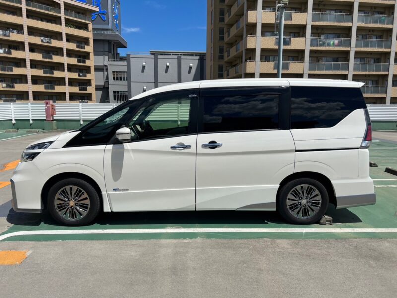 セレナ2.0 ライダー オーテック 30周年特別仕様車 プロパイロット エディション★R5税金完納★AUTECH★白レザー★極良極美★ドラレコ★後席モニター★運転支援システム★走行中TV視聴★業界最安★激安画像3