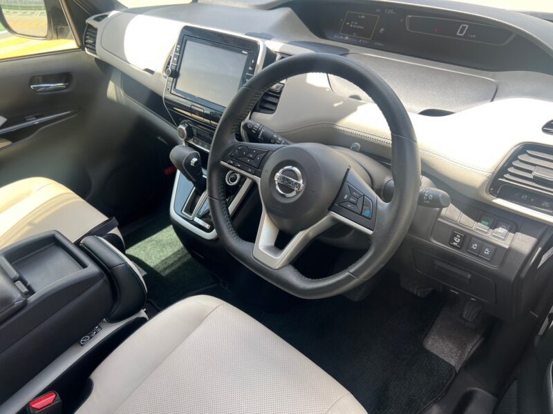 セレナ2.0 ライダー オーテック 30周年特別仕様車 プロパイロット エディション★R5税金完納★AUTECH★白レザー★極良極美★ドラレコ★後席モニター★運転支援システム★走行中TV視聴★業界最安★激安画像8