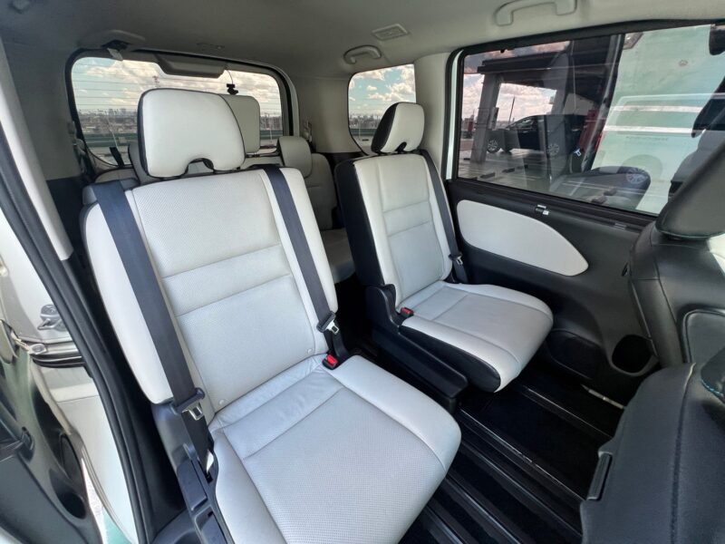 セレナ2.0 ライダー オーテック 30周年特別仕様車 プロパイロット エディション★R5税金完納★AUTECH★白レザー★極良極美★ドラレコ★後席モニター★運転支援システム★走行中TV視聴★業界最安★激安画像12