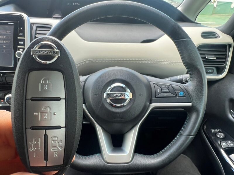 セレナ2.0 ライダー オーテック 30周年特別仕様車 プロパイロット エディション★R5税金完納★AUTECH★白レザー★極良極美★ドラレコ★後席モニター★運転支援システム★走行中TV視聴★業界最安★激安画像24