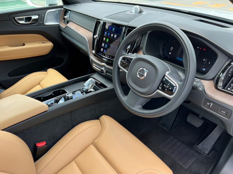 ボルボ XC60 B5 AWD インスクリプション 4WD ラグジュアリーPKG エアサスモデル★R5税金完納★激良激美★オプション超高額★パノラマルーフ★エアサス★プレミアムサウンドシステム★360°カメラ★ドラレコ★運転支援システム★ワンオーナー★業界最安画像8