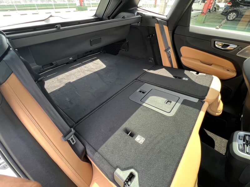 ボルボ XC60 B5 AWD インスクリプション 4WD ラグジュアリーPKG エアサスモデル★R5税金完納★激良激美★オプション超高額★パノラマルーフ★エアサス★プレミアムサウンドシステム★360°カメラ★ドラレコ★運転支援システム★ワンオーナー★業界最安画像14