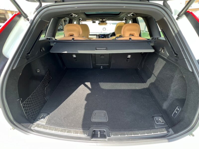 ボルボ XC60 B5 AWD インスクリプション 4WD ラグジュアリーPKG エアサスモデル★R5税金完納★激良激美★オプション超高額★パノラマルーフ★エアサス★プレミアムサウンドシステム★360°カメラ★ドラレコ★運転支援システム★ワンオーナー★業界最安画像15