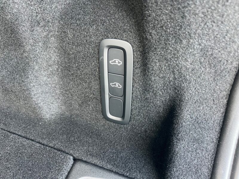 ボルボ XC60 B5 AWD インスクリプション 4WD ラグジュアリーPKG エアサスモデル★R5税金完納★激良激美★オプション超高額★パノラマルーフ★エアサス★プレミアムサウンドシステム★360°カメラ★ドラレコ★運転支援システム★ワンオーナー★業界最安画像17