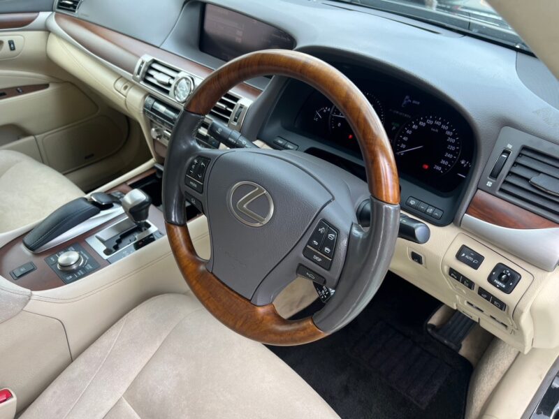 レクサスLS600h 4WD★R5税金完納★走行中TV視聴★極上車★大人気セダン★スタッドレス★装備充実★業界最安画像8