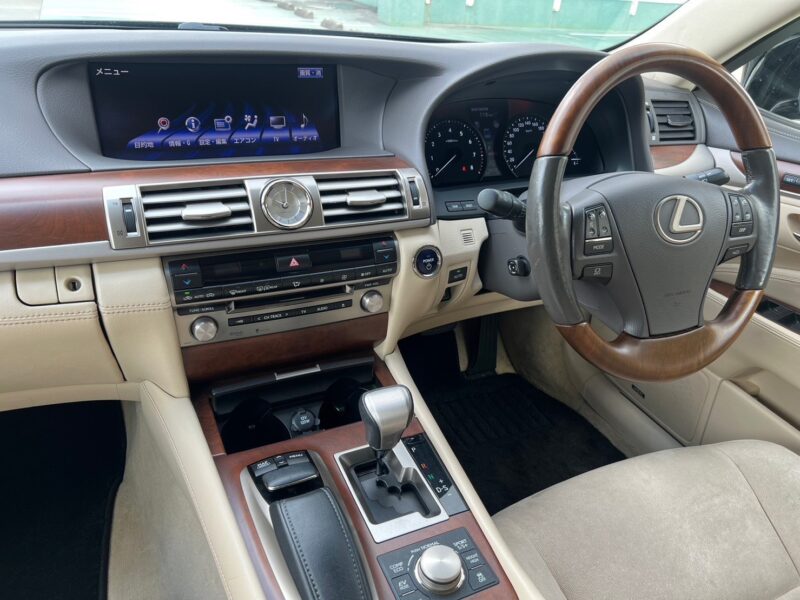 レクサスLS600h 4WD★R5税金完納★走行中TV視聴★極上車★大人気セダン★スタッドレス★装備充実★業界最安画像9