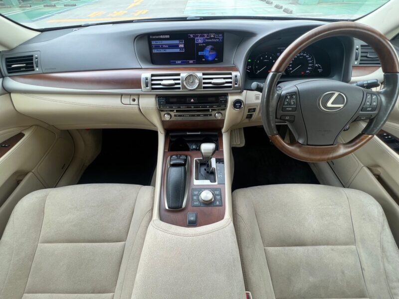 レクサスLS600h 4WD★R5税金完納★走行中TV視聴★極上車★大人気セダン★スタッドレス★装備充実★業界最安画像10