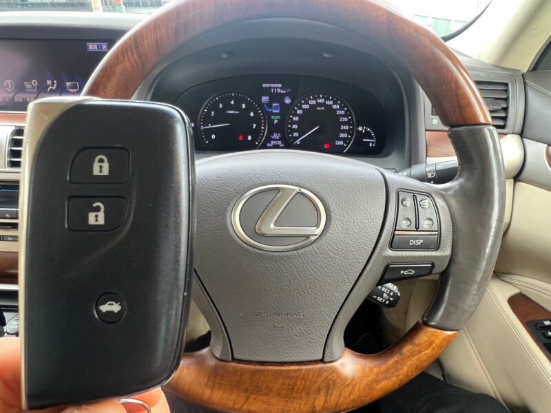 レクサスLS600h 4WD★R5税金完納★走行中TV視聴★極上車★大人気セダン★スタッドレス★装備充実★業界最安画像24