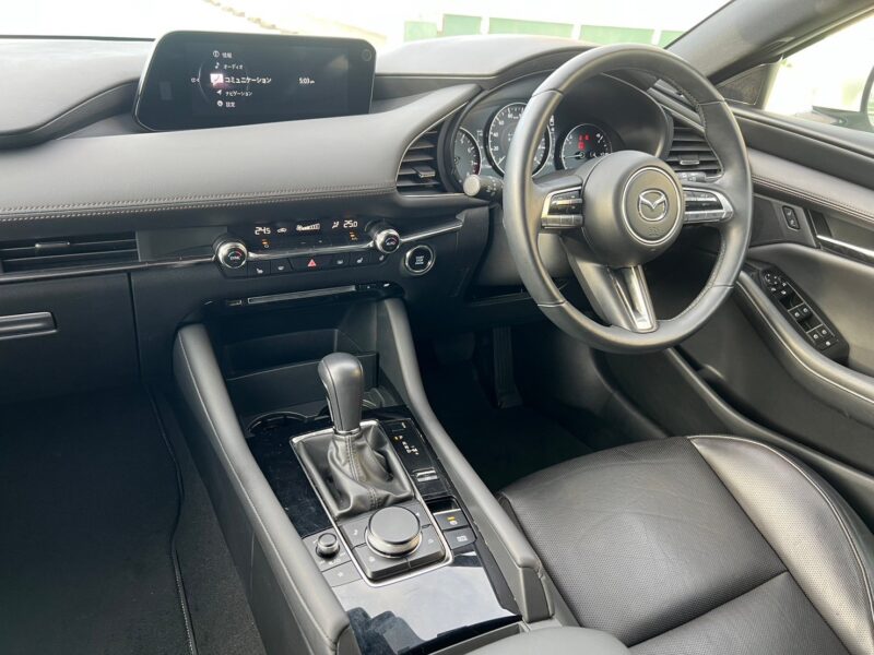 マツダ 3 ファストバック 2.0 20S Lパッケージ★R5税金完納★黒革シート★360°カメラ★シートヒーター★ヘッドアップディスプレイ★ドラレコ★運転支援システム★業界最安画像9