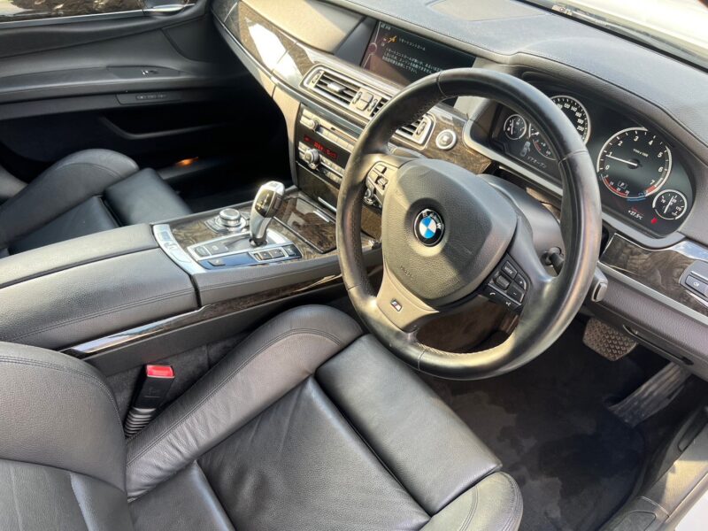 BMW 740i MスポーツPKG★R5税金完納★サンルーフ★ドラレコ★走行中TV視聴★極上車★業界最安画像8