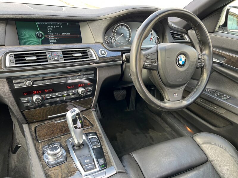 BMW 740i MスポーツPKG★R5税金完納★サンルーフ★ドラレコ★走行中TV視聴★極上車★業界最安画像9