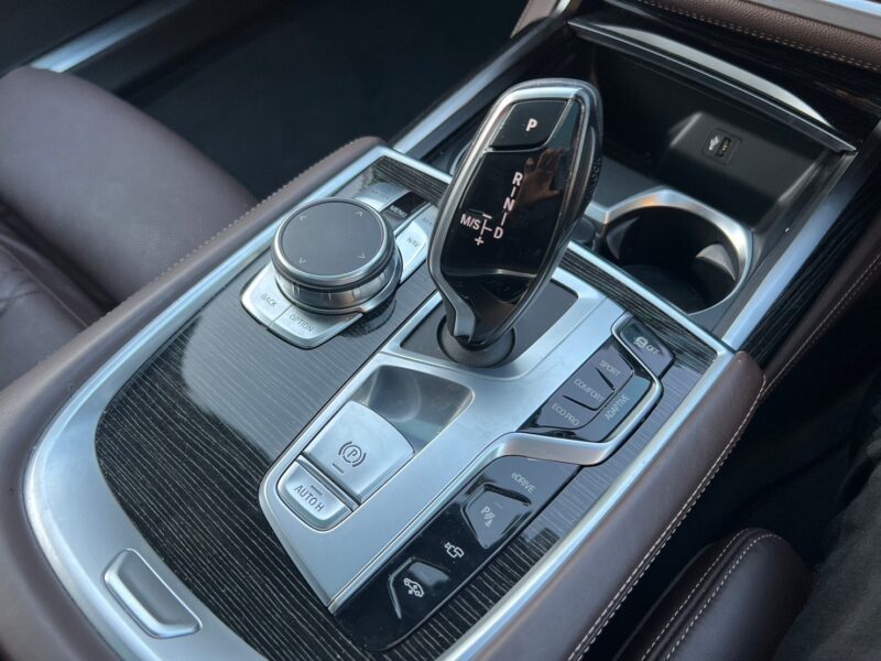 BMW 740e iパフォーマンス Mスポーツ★R5税金完納★サンルーフ★ドラレコ★360°カメラ★最高級セダン★装備充実★衝突軽減B★業界最安画像17