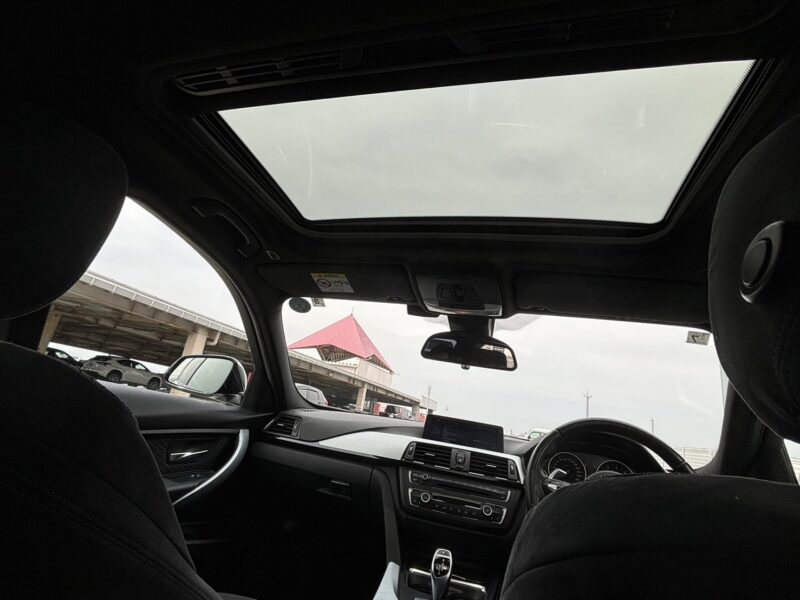 BMW 320d Mスポーツ★R5税金完納★極上車★ハーフレザーシート★衝突軽減ブレーキ★レーンアシスト★装備充実★びっくり価格画像12