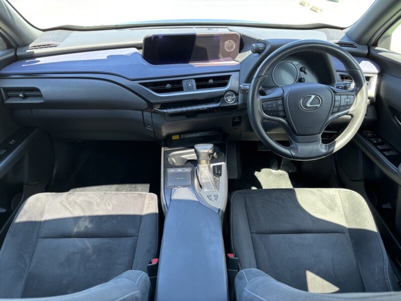 レクサスUX 200ブルーエディション★極良極美★大人気★サンルーフ★衝突軽減ブレーキ★レーンアシスト★装備充実★業界最安画像10