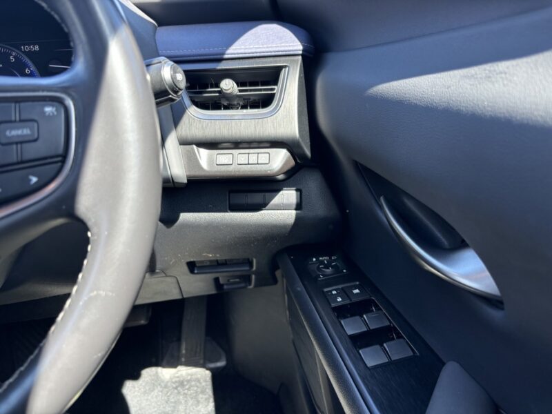 レクサスUX 200ブルーエディション★極良極美★大人気★サンルーフ★衝突軽減ブレーキ★レーンアシスト★装備充実★業界最安画像17