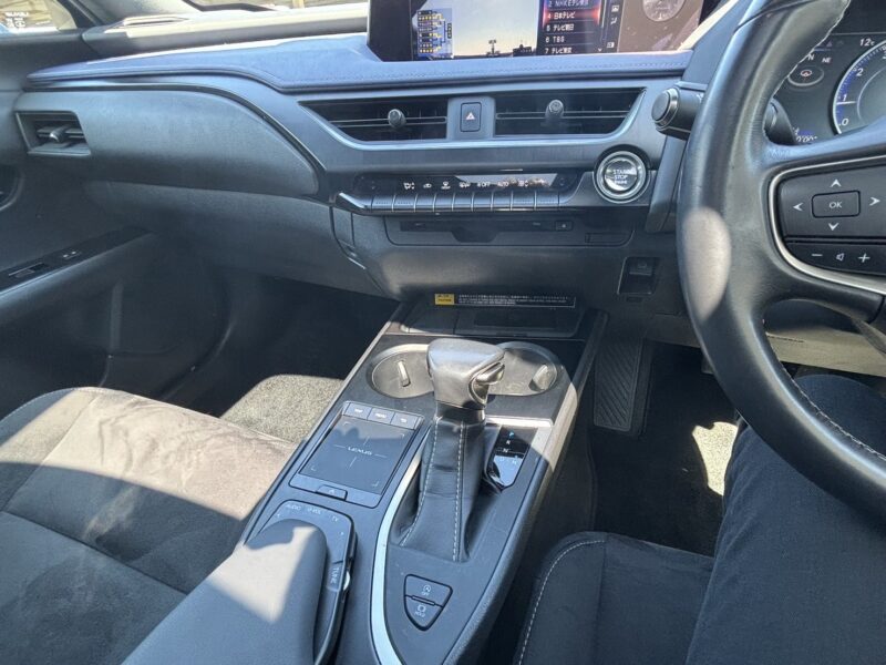 レクサスUX 200ブルーエディション★極良極美★大人気★サンルーフ★衝突軽減ブレーキ★レーンアシスト★装備充実★業界最安画像18