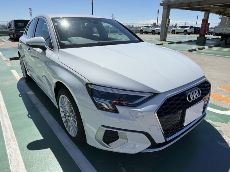 アウディ A3 アドバン30TFSI★新車同様★★R5税金完納★0.1万km★衝突軽減ブレーキ★レーンアシスト★現行型★メーターナビ★装備充実★業界最安画像1