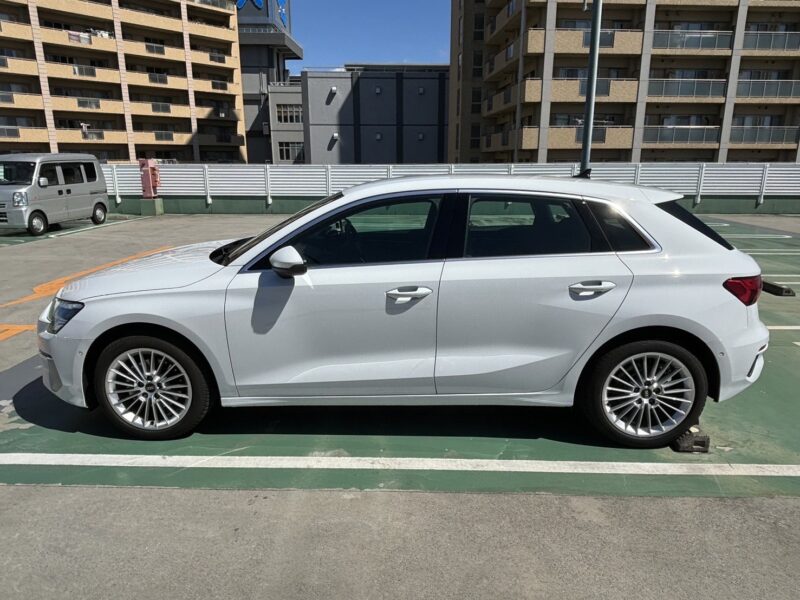 アウディ A3 アドバン30TFSI★新車同様★★R5税金完納★0.1万km★衝突軽減ブレーキ★レーンアシスト★現行型★メーターナビ★装備充実★業界最安画像2