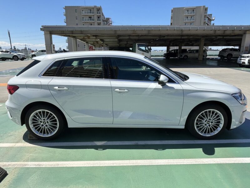 アウディ A3 アドバン30TFSI★新車同様★★R5税金完納★0.1万km★衝突軽減ブレーキ★レーンアシスト★現行型★メーターナビ★装備充実★業界最安画像3