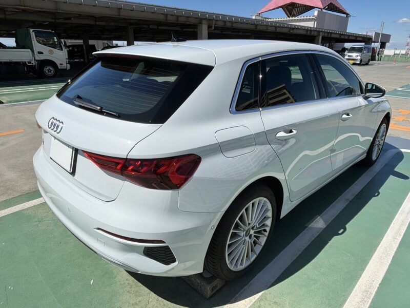 アウディ A3 アドバン30TFSI★新車同様★★R5税金完納★0.1万km★衝突軽減ブレーキ★レーンアシスト★現行型★メーターナビ★装備充実★業界最安画像5