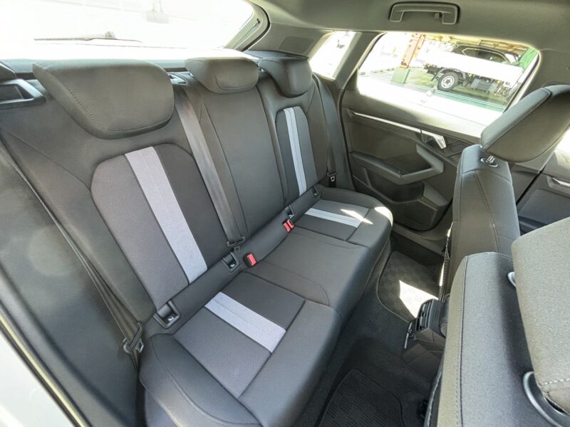 アウディ A3 アドバン30TFSI★新車同様★★R5税金完納★0.1万km★衝突軽減ブレーキ★レーンアシスト★現行型★メーターナビ★装備充実★業界最安画像10