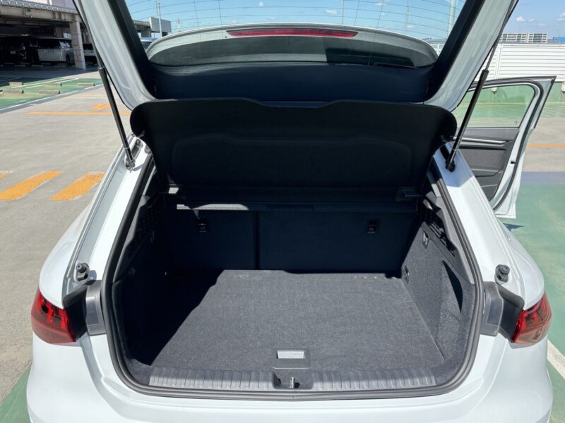 アウディ A3 アドバン30TFSI★新車同様★★R5税金完納★0.1万km★衝突軽減ブレーキ★レーンアシスト★現行型★メーターナビ★装備充実★業界最安画像18