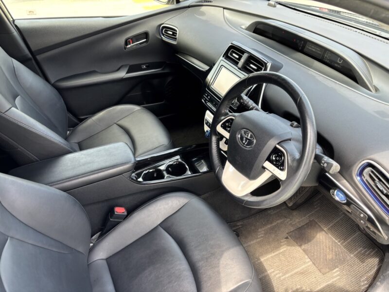 プリウス S ツーリングセレクション モデリスタ★R5税金完納★車検ロング★黒レザーシート★大人気★アダプティブクルーズ★パークアシスト★レーンアシスト★業界最安画像8