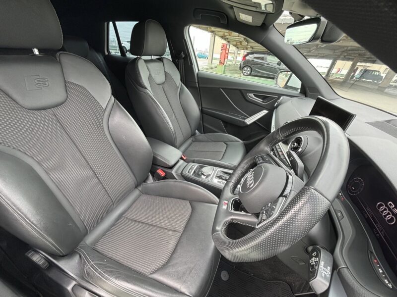 アウディ Q2 35TFSI シリンダーオンデマンドスポーツ SラインPKG★現行型★ワンオーナー★上級グレード★車検ロング★極上車★ハーフレザー★装備充実★業界最安画像10