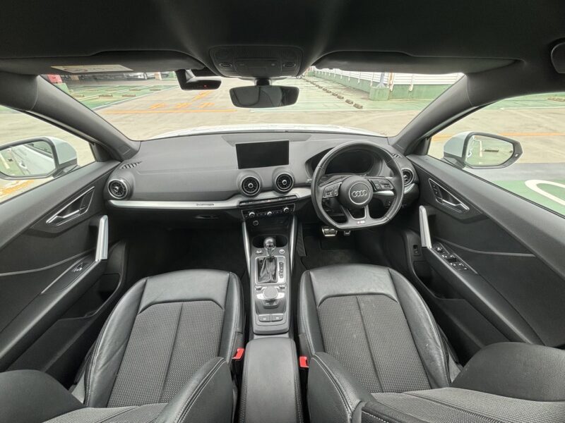 アウディ Q2 35TFSI シリンダーオンデマンドスポーツ SラインPKG★現行型★ワンオーナー★上級グレード★車検ロング★極上車★ハーフレザー★装備充実★業界最安画像13