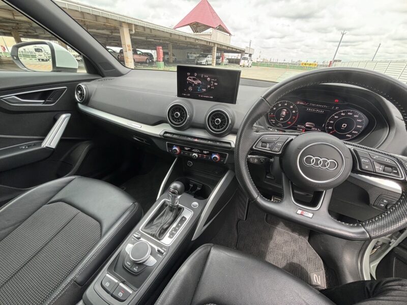 アウディ Q2 35TFSI シリンダーオンデマンドスポーツ SラインPKG★現行型★ワンオーナー★上級グレード★車検ロング★極上車★ハーフレザー★装備充実★業界最安画像17