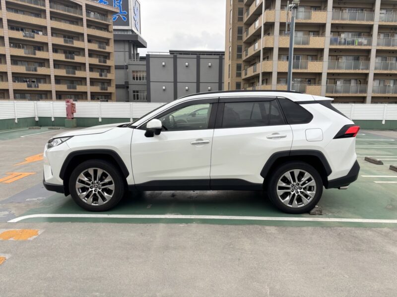 RAV4 G Zパッケージ 4WD★R5税金完納★衝突軽減ブレーキ★ミラーモニター★レザーシート★純正ナビ★シートヒーター★極上車★業界最安画像3