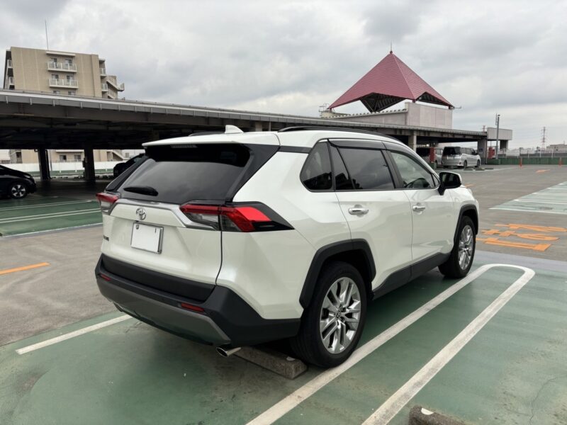 RAV4 G Zパッケージ 4WD★R5税金完納★衝突軽減ブレーキ★ミラーモニター★レザーシート★純正ナビ★シートヒーター★極上車★業界最安画像6