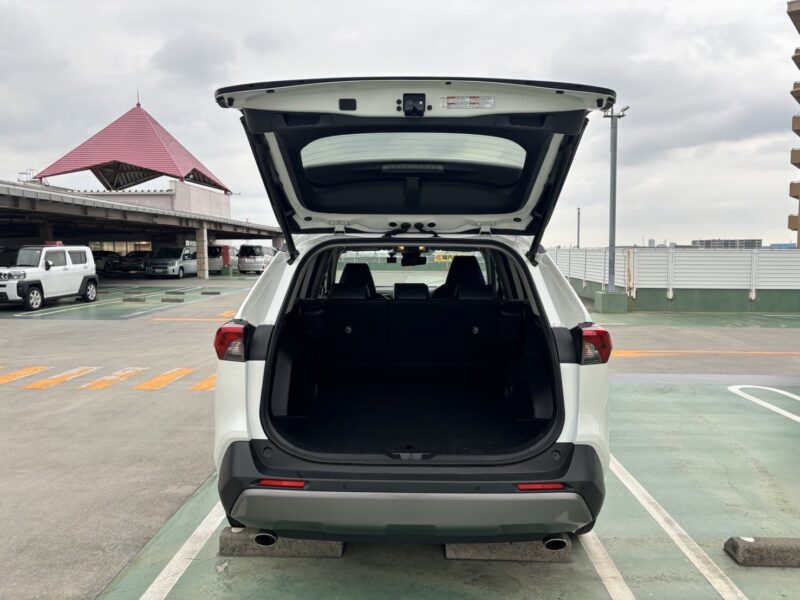 RAV4 G Zパッケージ 4WD★R5税金完納★衝突軽減ブレーキ★ミラーモニター★レザーシート★純正ナビ★シートヒーター★極上車★業界最安画像8