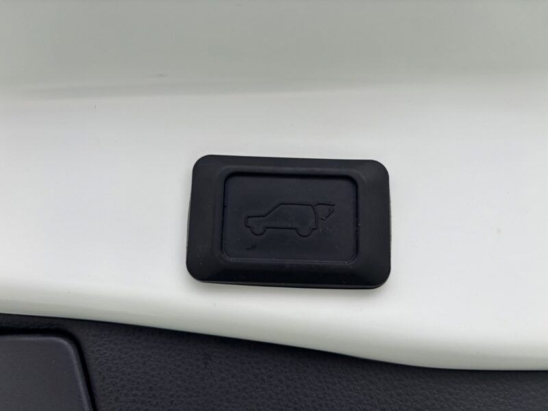 RAV4 G Zパッケージ 4WD★R5税金完納★衝突軽減ブレーキ★ミラーモニター★レザーシート★純正ナビ★シートヒーター★極上車★業界最安画像9