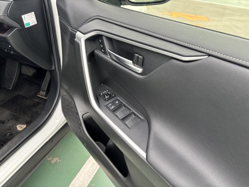 RAV4 G Zパッケージ 4WD★R5税金完納★衝突軽減ブレーキ★ミラーモニター★レザーシート★純正ナビ★シートヒーター★極上車★業界最安画像10