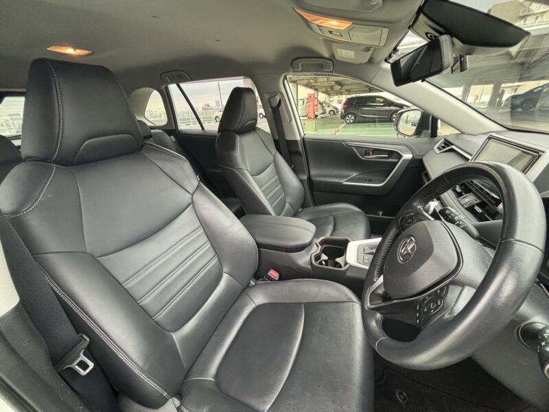 RAV4 G Zパッケージ 4WD★R5税金完納★衝突軽減ブレーキ★ミラーモニター★レザーシート★純正ナビ★シートヒーター★極上車★業界最安画像12