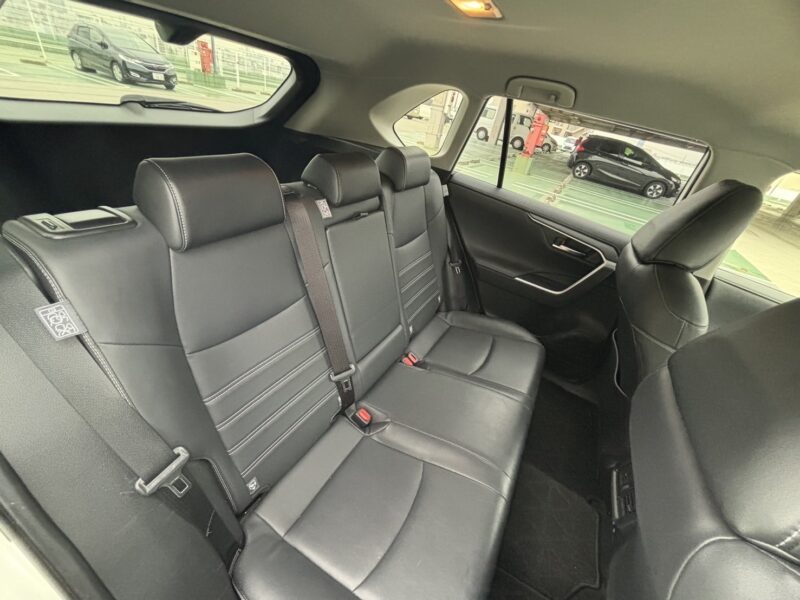 RAV4 G Zパッケージ 4WD★R5税金完納★衝突軽減ブレーキ★ミラーモニター★レザーシート★純正ナビ★シートヒーター★極上車★業界最安画像14